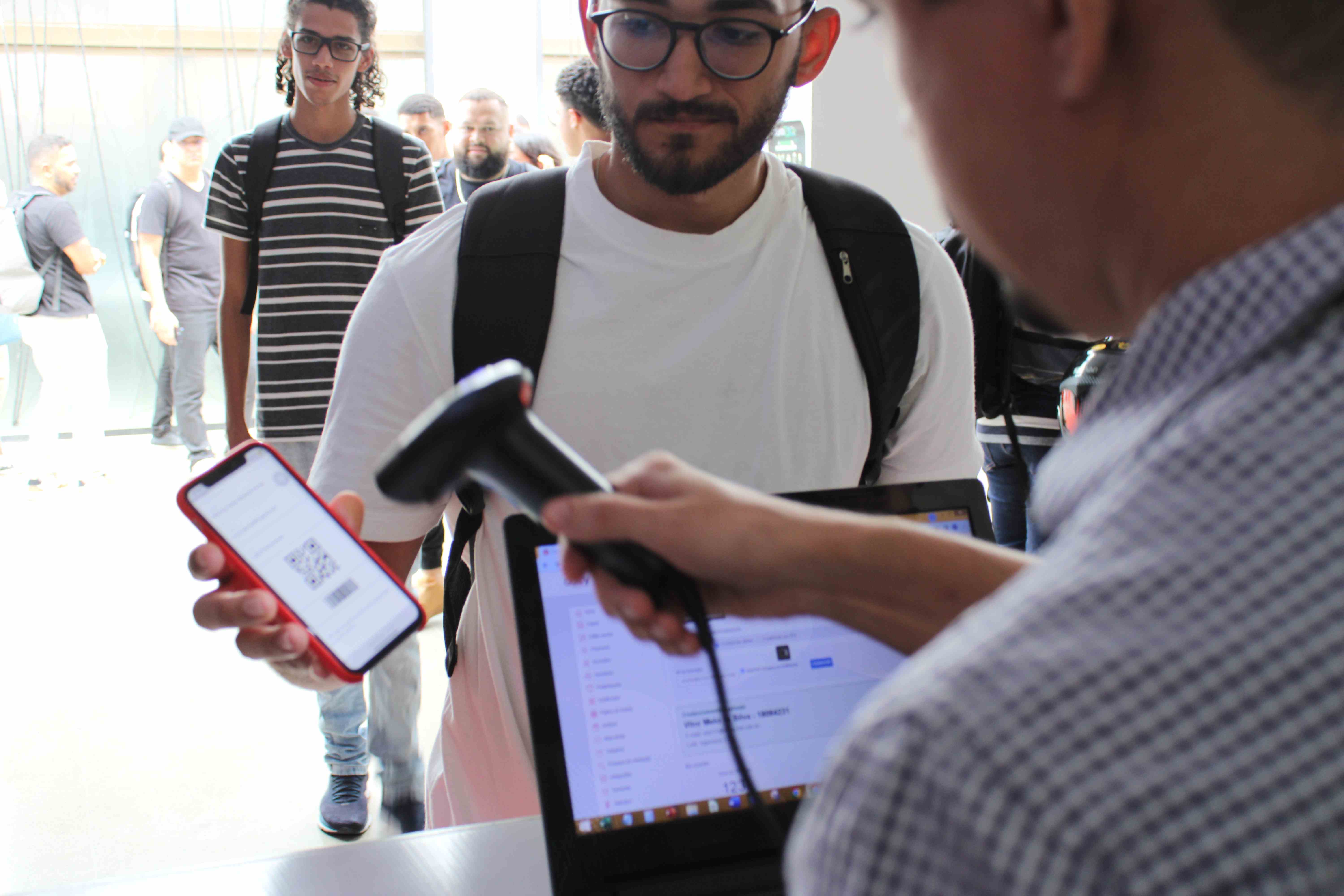 Check-in com celular na entrada